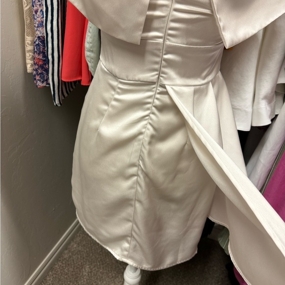 Lulu’s size small preowned satin feel mini dress - Picture 9 of 16